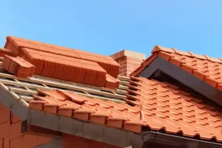 Pose et rénovation de toiture en tuiles à Sauveterre-de-Guyenne